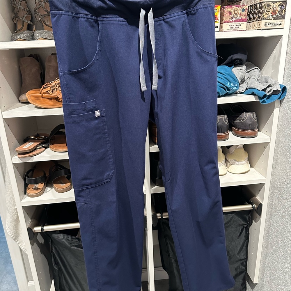 Figs women’s navy Blue Cargo Pants
